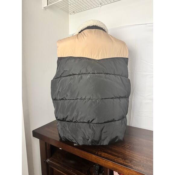 Levi's Quilted Black and Cream Puffer Vest with Sherpa Collar XXL NWOT - Picture 6 of 9